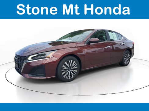 Used 2023 Nissan Altima 2.5 SV FWD image 3