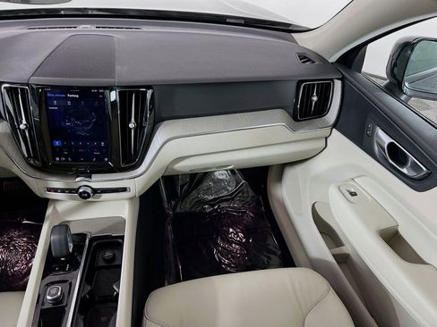 Used 2023 Volvo XC60 T8 Plus image 24