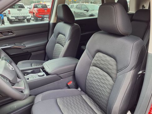 New 2026 Nissan Pathfinder SV image 13