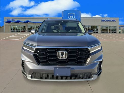 New 2025 Honda Pilot Touring image 8