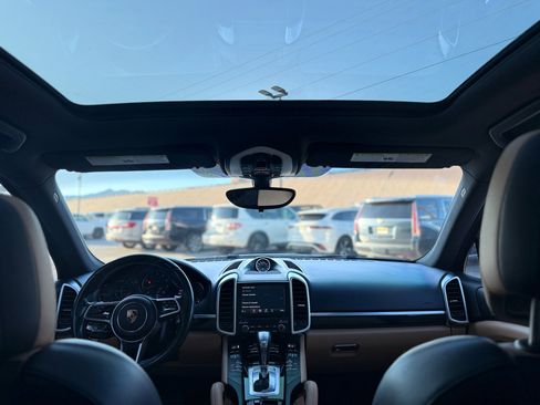 Used 2017 Porsche Cayenne image 19