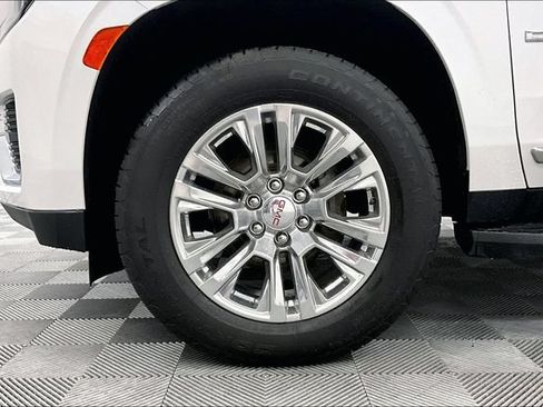 Used 2024 GMC Yukon XL Denali AWD/4WD image 10