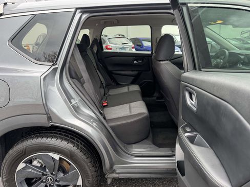 Used 2024 Nissan Rogue SV image 16