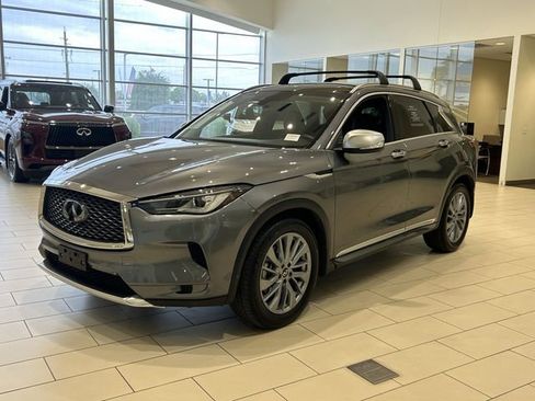 Certified 2025 INFINITI QX50 Luxe w/ Accent Package AWD/4WD image 2