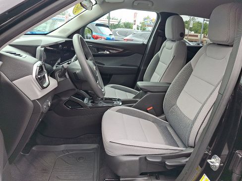 Used 2025 Chevrolet TrailBlazer LT AWD/4WD image 14