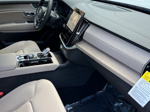 New 2026 Volvo XC90 B6 Core image 14