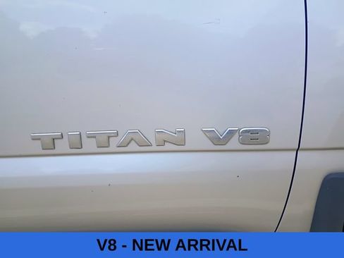 Used 2018 Nissan Titan SV w/ SV Convenience Package RWD image 5
