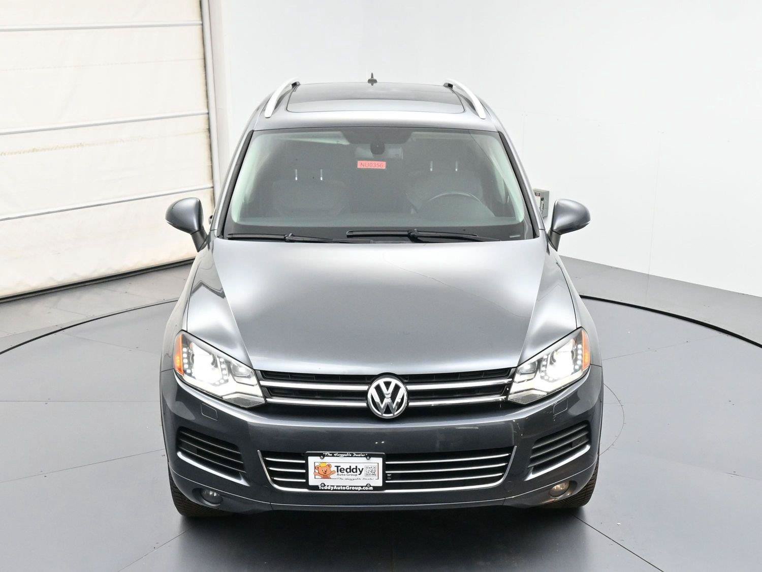 Used 2014 Volkswagen Touareg Executive AWD/4WD image 36