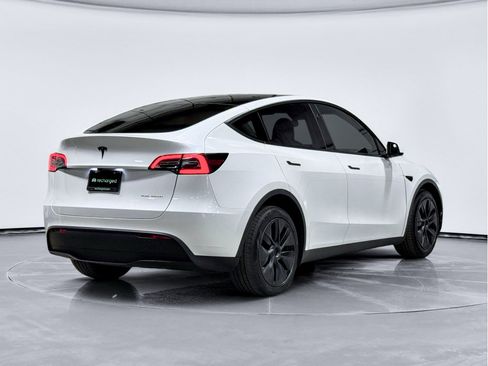 Used 2025 Tesla Model Y Long Range AWD/4WD image 3