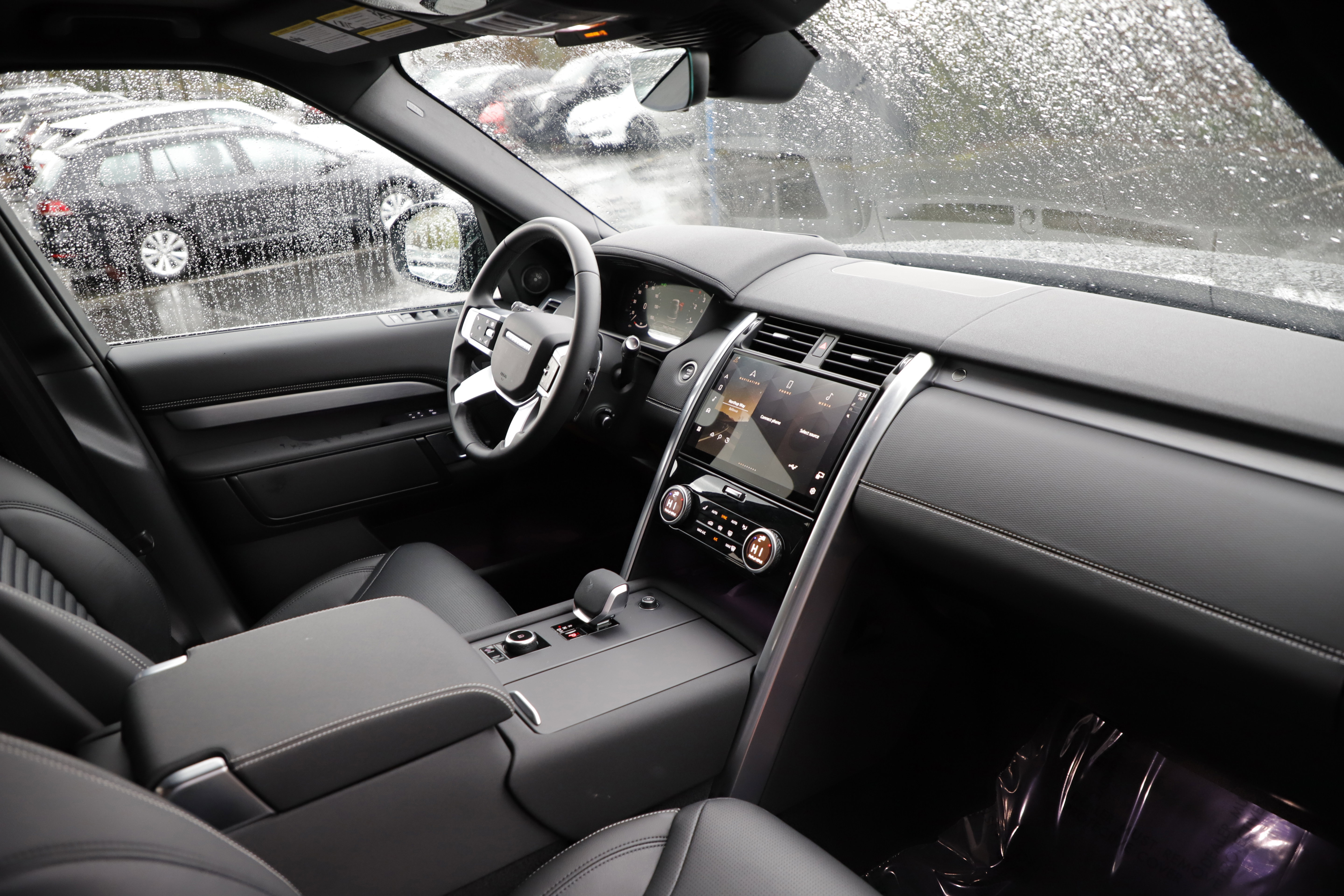 Certified 2025 Land Rover Discovery Dynamic SE AWD/4WD image 13