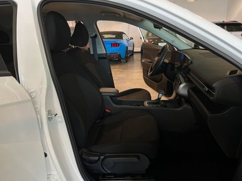 Used 2025 Hyundai Kona SEL image 36