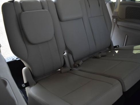 Used 2013 Chrysler Town & Country Touring-L w/ Entertainment Group #2 FWD image 13