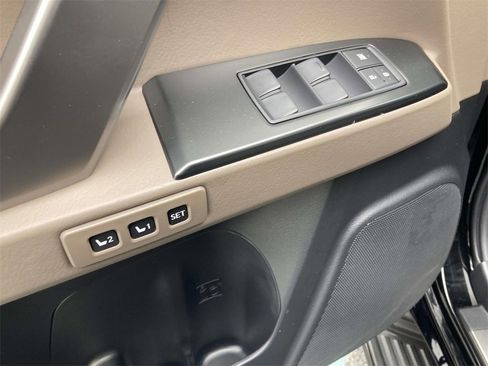 Used 2023 Lexus GX 460 Premium w/ Premium Package image 11