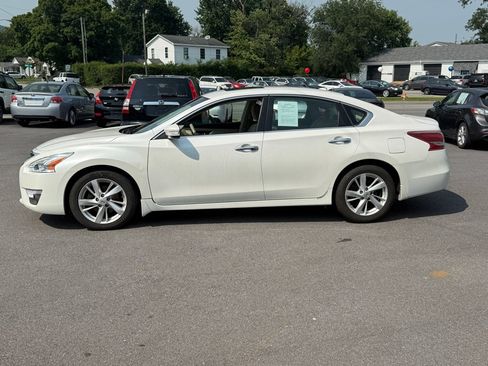 Used 2013 Nissan Altima 2.5 SV w/ 2.5SV Convenience Pkg FWD image 2
