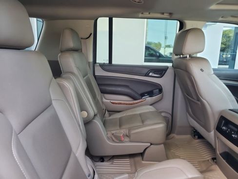 Used 2015 Chevrolet Suburban LTZ RWD image 35