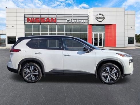 Certified 2025 Nissan Rogue SL w/ Tech Package image 8