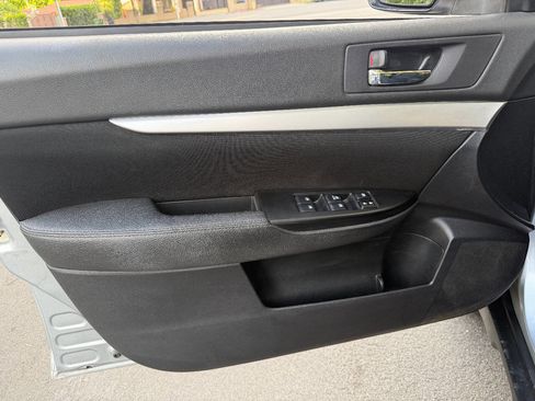 Used 2014 Subaru Outback 2.5i Premium image 12