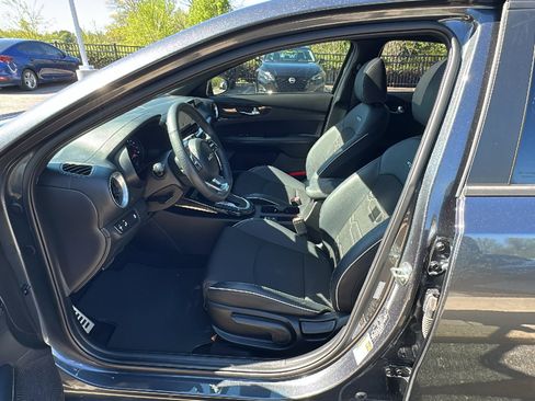 Used 2023 Kia Forte GT-Line w/ GT-Line Premium Package FWD image 13