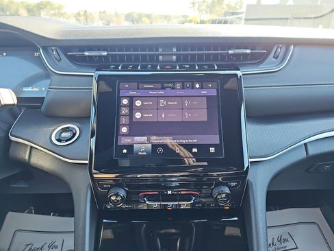 Used 2025 Jeep Grand Cherokee Laredo X w/ Trailer Tow Package image 21