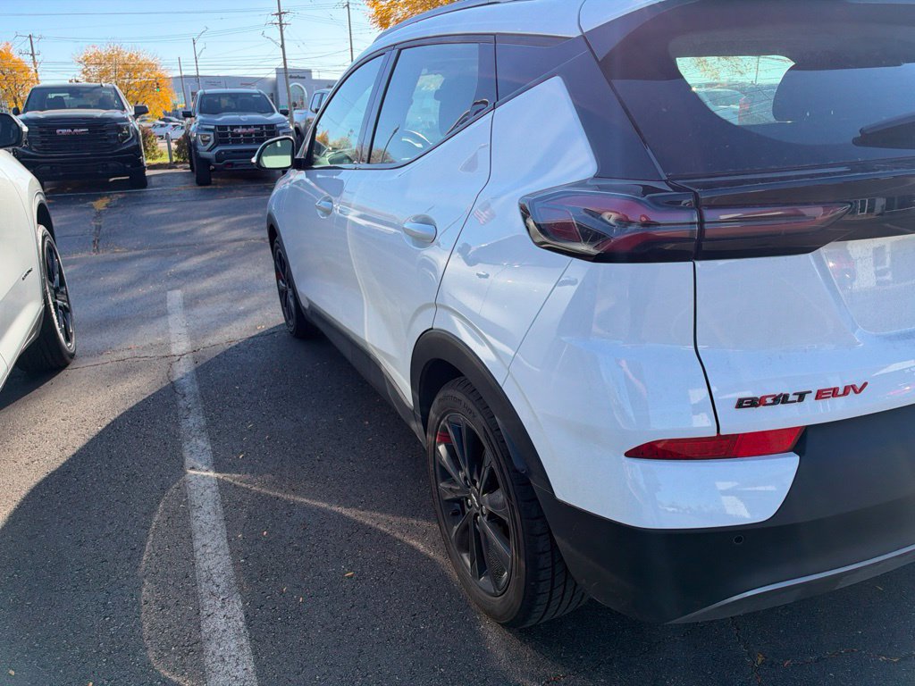 Used 2023 Chevrolet Bolt EUV LT w/ Comfort Package FWD image 6