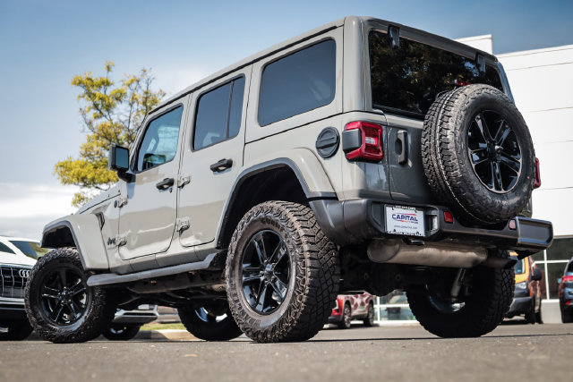 Used 2021 Jeep Wrangler Unlimited Sahara AWD/4WD image 2