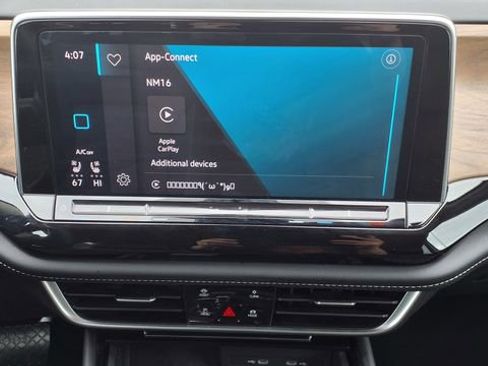 Used 2024 Volkswagen Atlas SE image 28