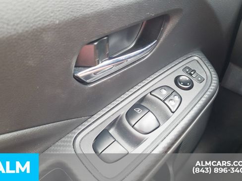 Used 2024 Nissan Versa SV FWD image 31
