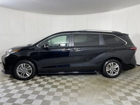 Used 2025 Toyota Sienna Limited AWD/4WD image 5