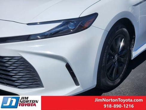 Used 2025 Toyota Camry LE image 10