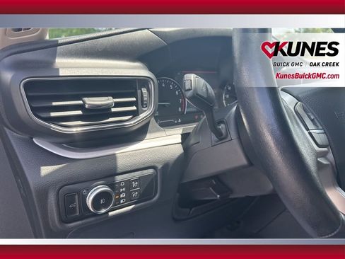 Used 2023 Ford Explorer XLT w/ Equipment Group 202A image 19