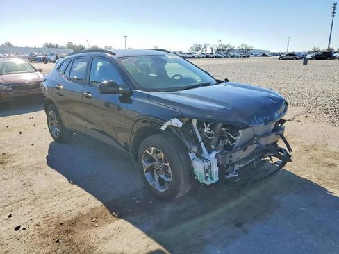 Used 2025 Chevrolet Trax LT w/ Driver Confidence Package image 2