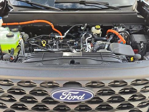 New 2025 Ford Maverick XLT image 16