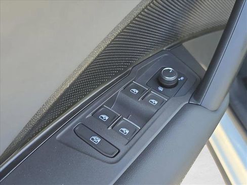 New 2026 Volkswagen Tiguan SE FWD image 5