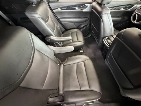 Used 2025 Cadillac XT6 Premium Luxury FWD image 12