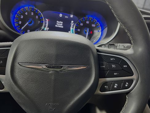 Used 2024 Chrysler Pacifica Touring-L image 20