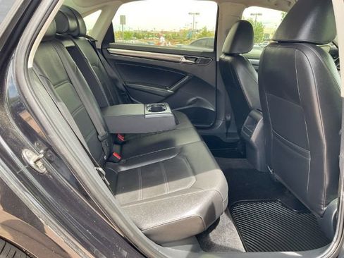Used 2017 Volkswagen Passat 1.8T R-Line FWD image 18