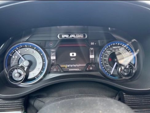 Used 2020 RAM 1500 Limited w/ Black Appearance Package AWD/4WD image 4