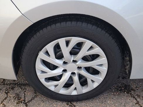 Used 2018 Toyota Corolla LE image 10