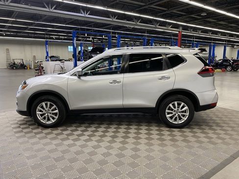 Used 2018 Nissan Rogue SV image 6