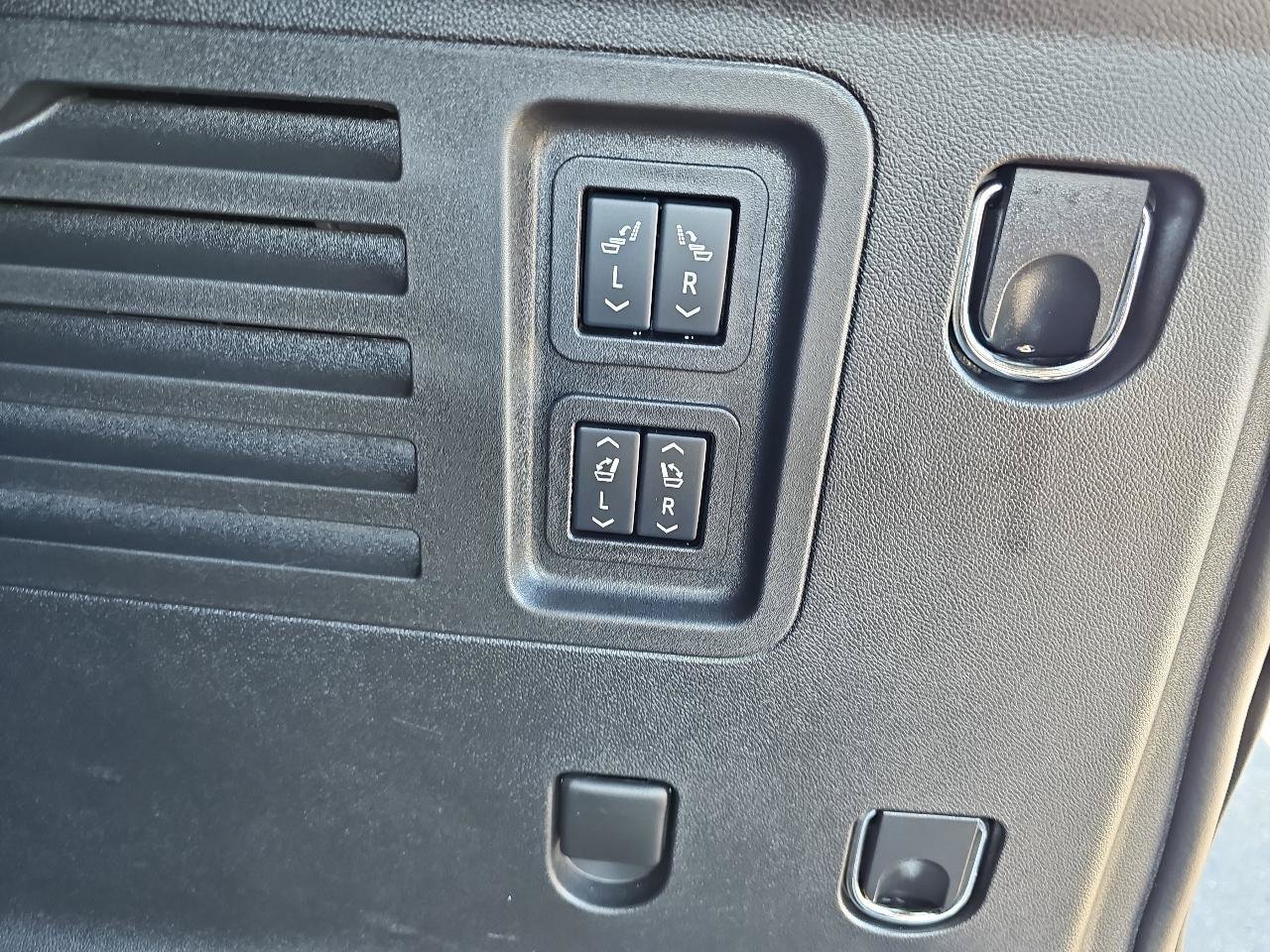 Used 2025 Buick Enclave Preferred FWD image 21