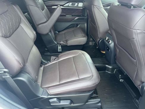 Certified 2025 Ford Explorer Platinum w/ LUX Leather Package AWD/4WD image 24