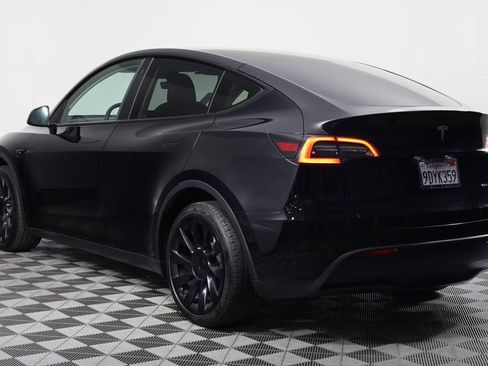 Used 2022 Tesla Model Y Long Range image 6
