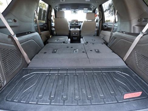 Used 2021 GMC Yukon SLT w/ SLT Luxury Package image 29