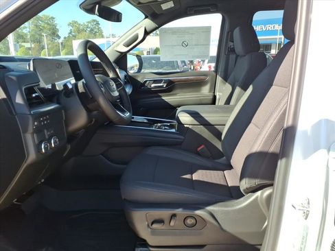 New 2026 Chevrolet Suburban LS image 15