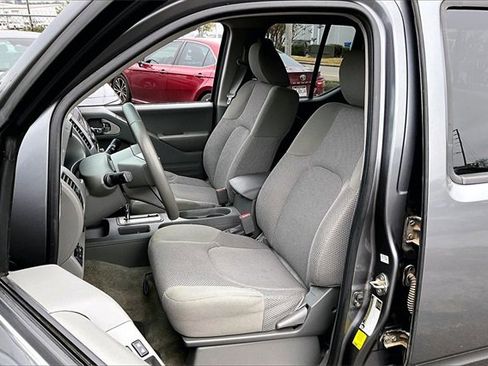 Used 2018 Nissan Frontier SV image 18