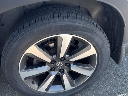 Used 2023 Honda Pilot Touring image 2