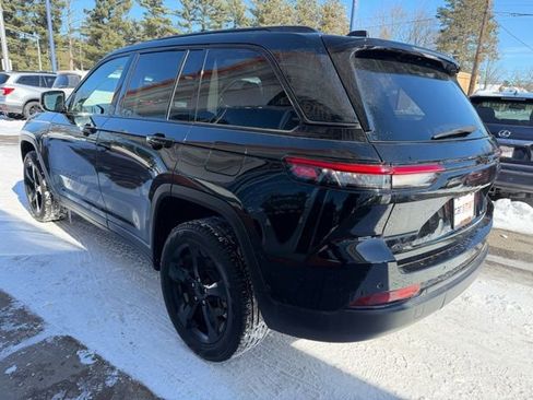 Used 2023 Jeep Grand Cherokee Limited w/ Black Appearance Package image 5