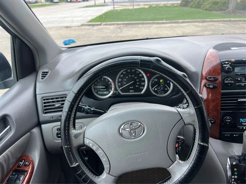 Used 2005 Toyota Sienna XLE image 19