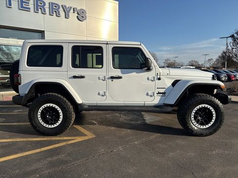 Used 2018 Jeep Wrangler Unlimited Sahara image 8