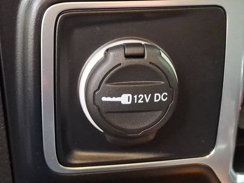 Used 2022 Jeep Wrangler Unlimited Sahara AWD/4WD image 25